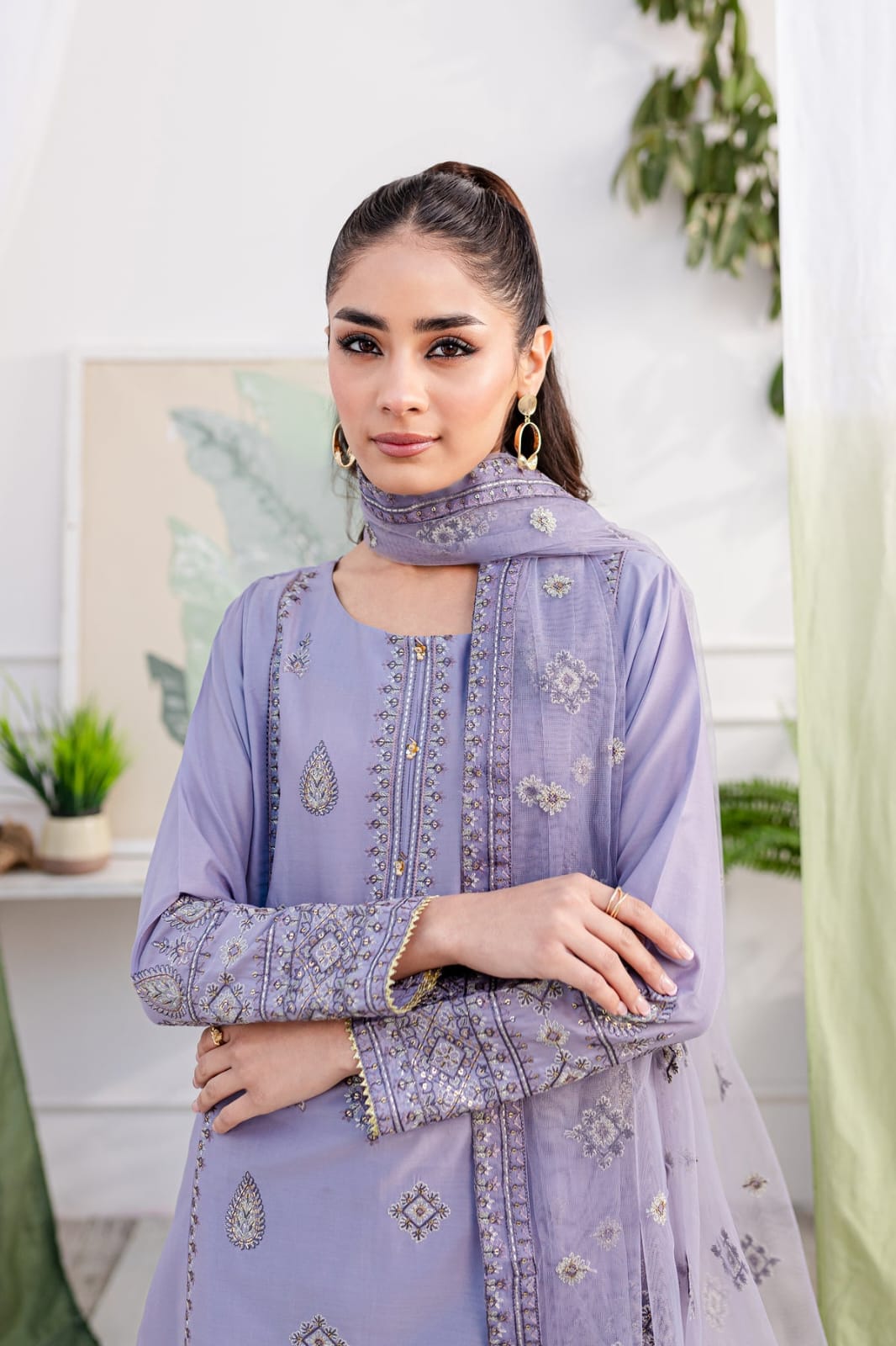 Embroidered Lawn 3-Piece Suit – Lilac