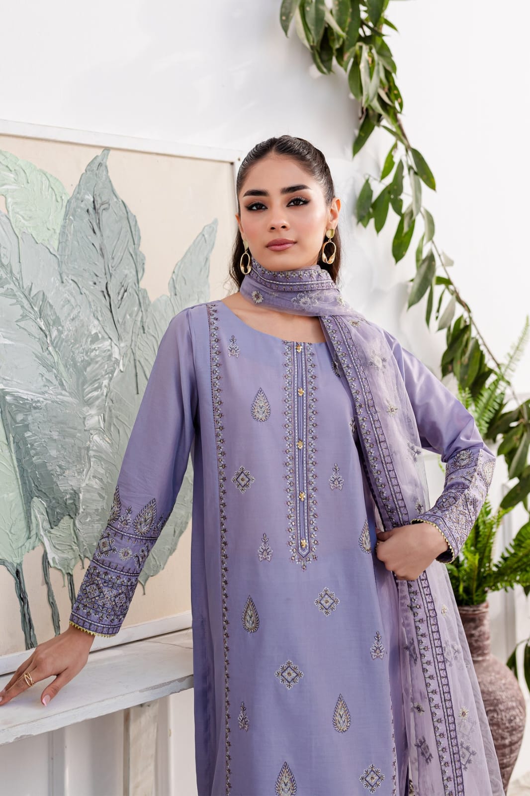 Embroidered Lawn 3-Piece Suit – Lilac