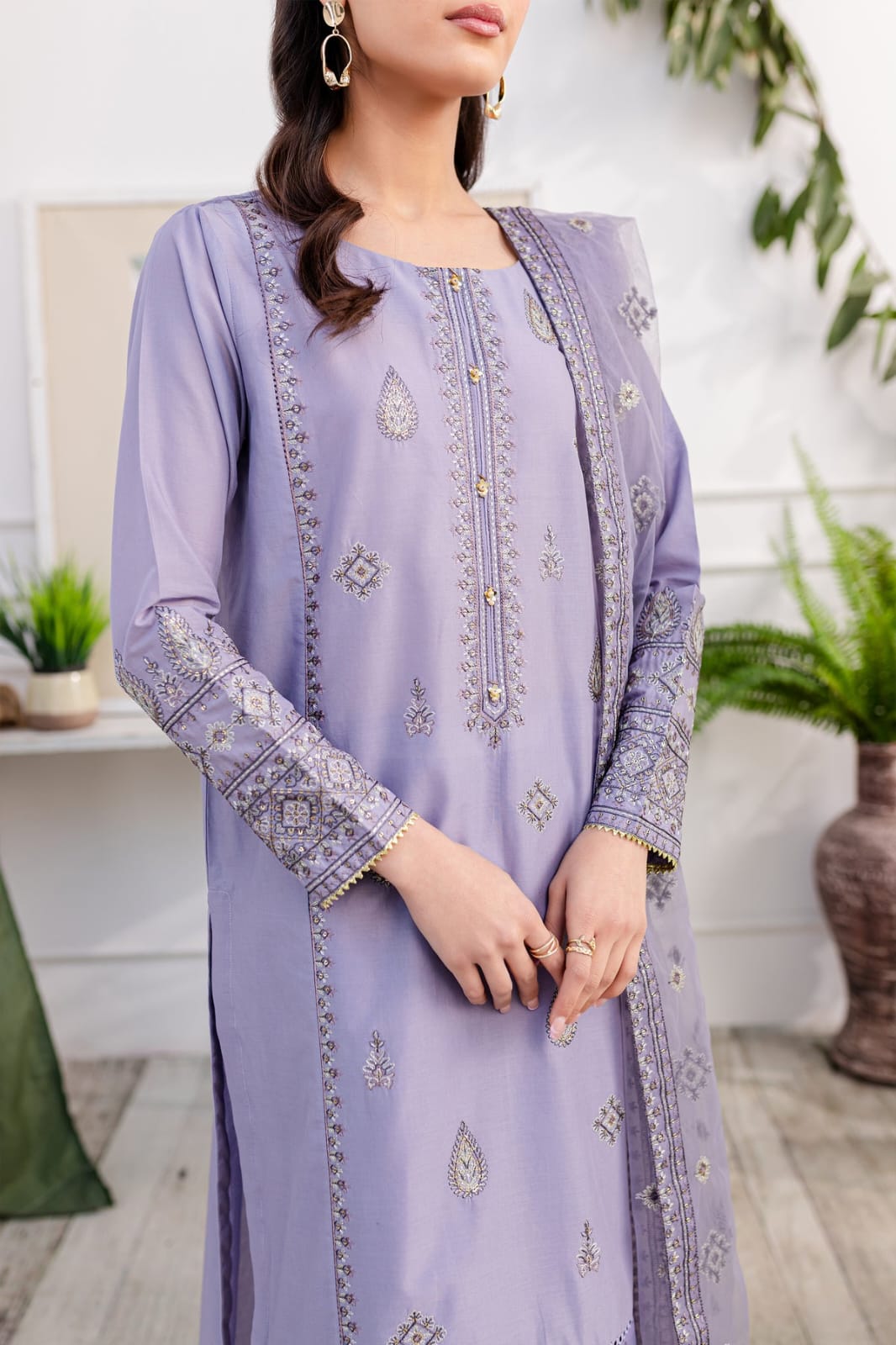 Embroidered Lawn 3-Piece Suit – Lilac