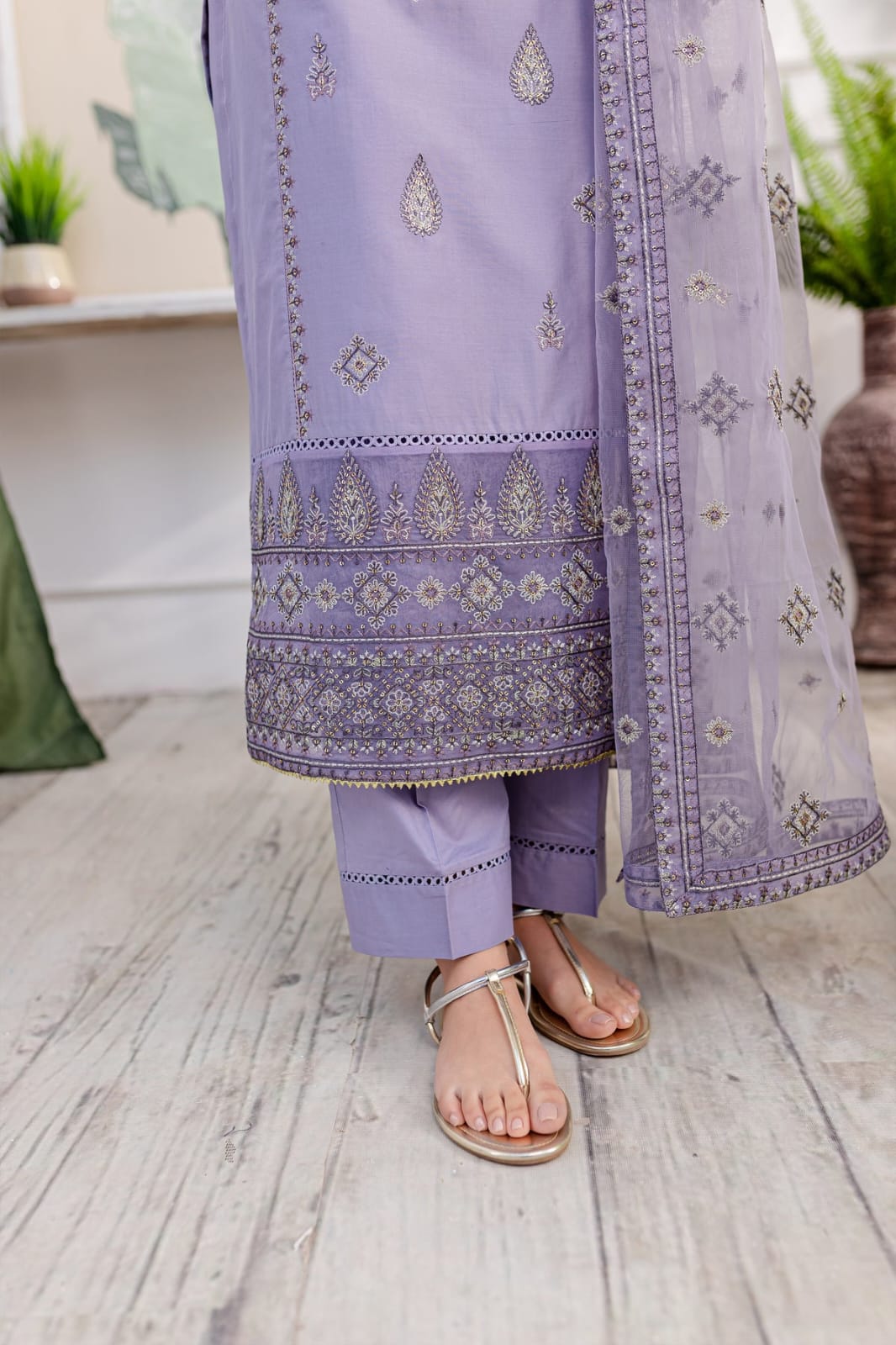 Embroidered Lawn 3-Piece Suit – Lilac