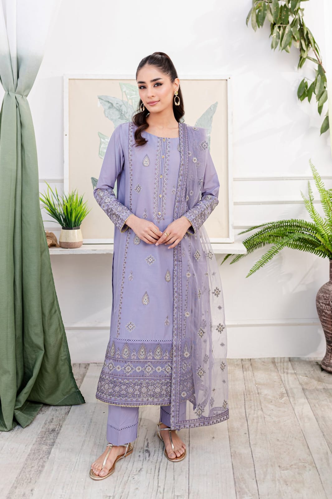 Embroidered Lawn 3-Piece Suit – Lilac