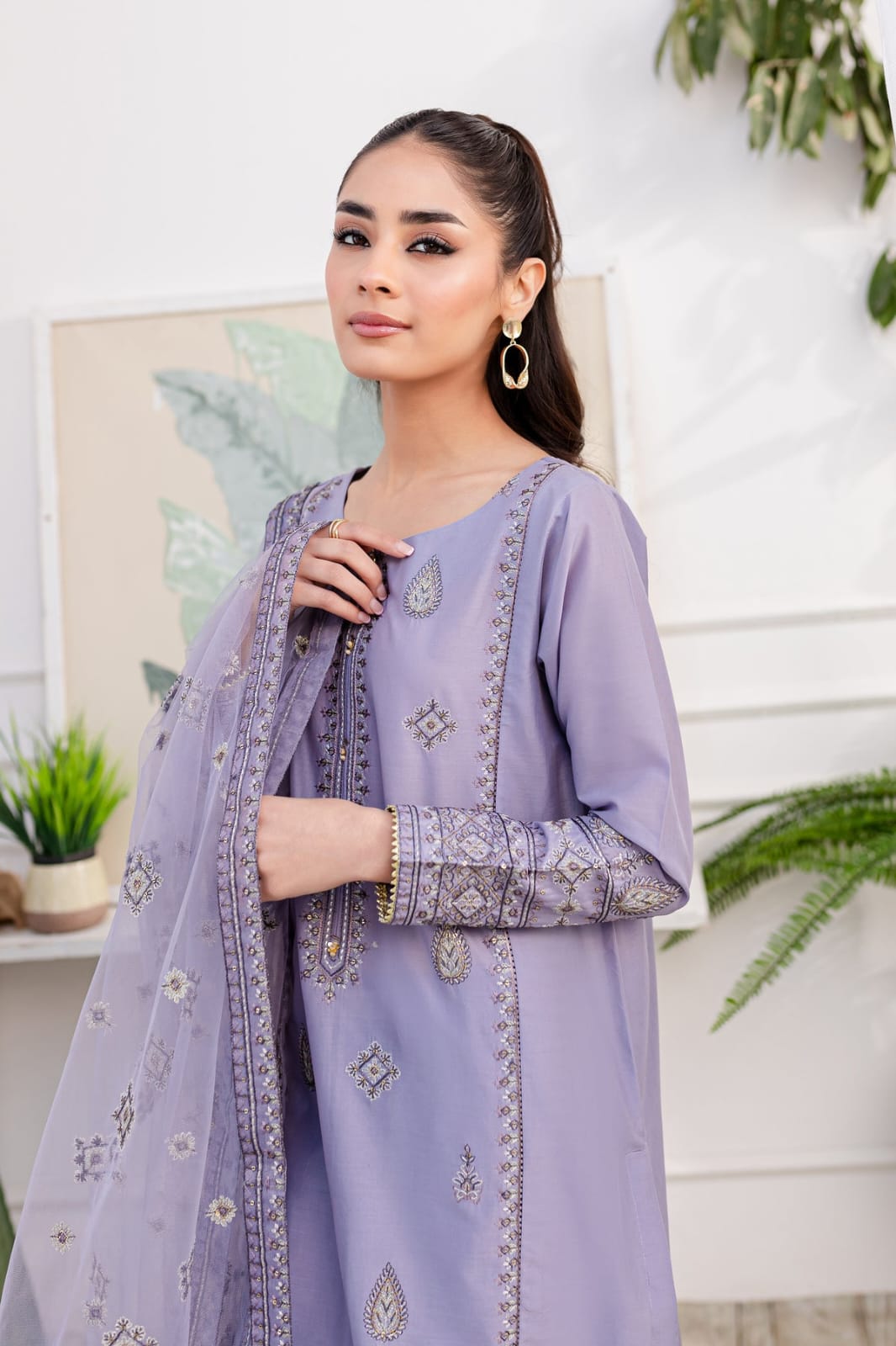 Embroidered Lawn 3-Piece Suit – Lilac