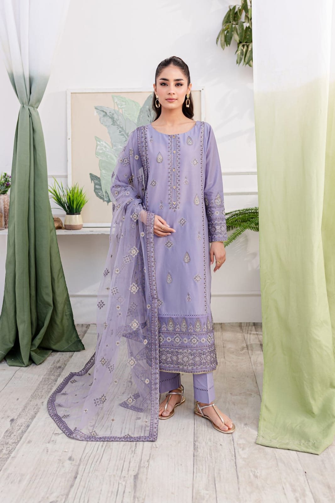 Embroidered Lawn 3-Piece Suit – Lilac