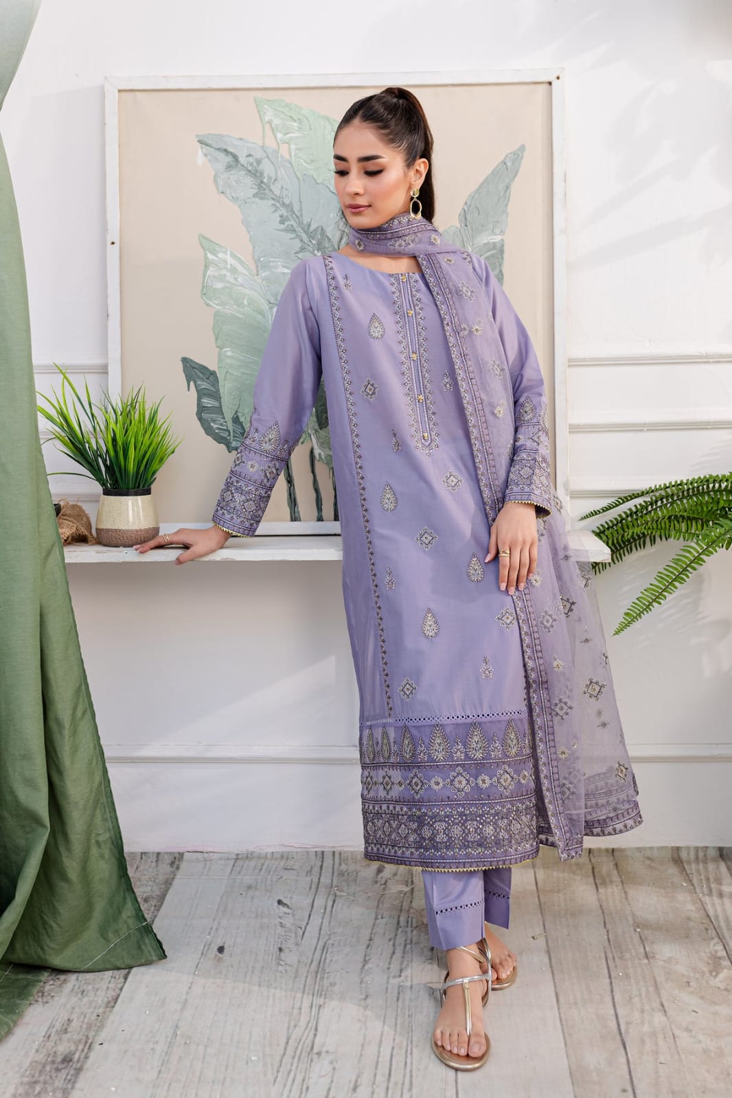 Embroidered Lawn 3-Piece Suit – Lilac